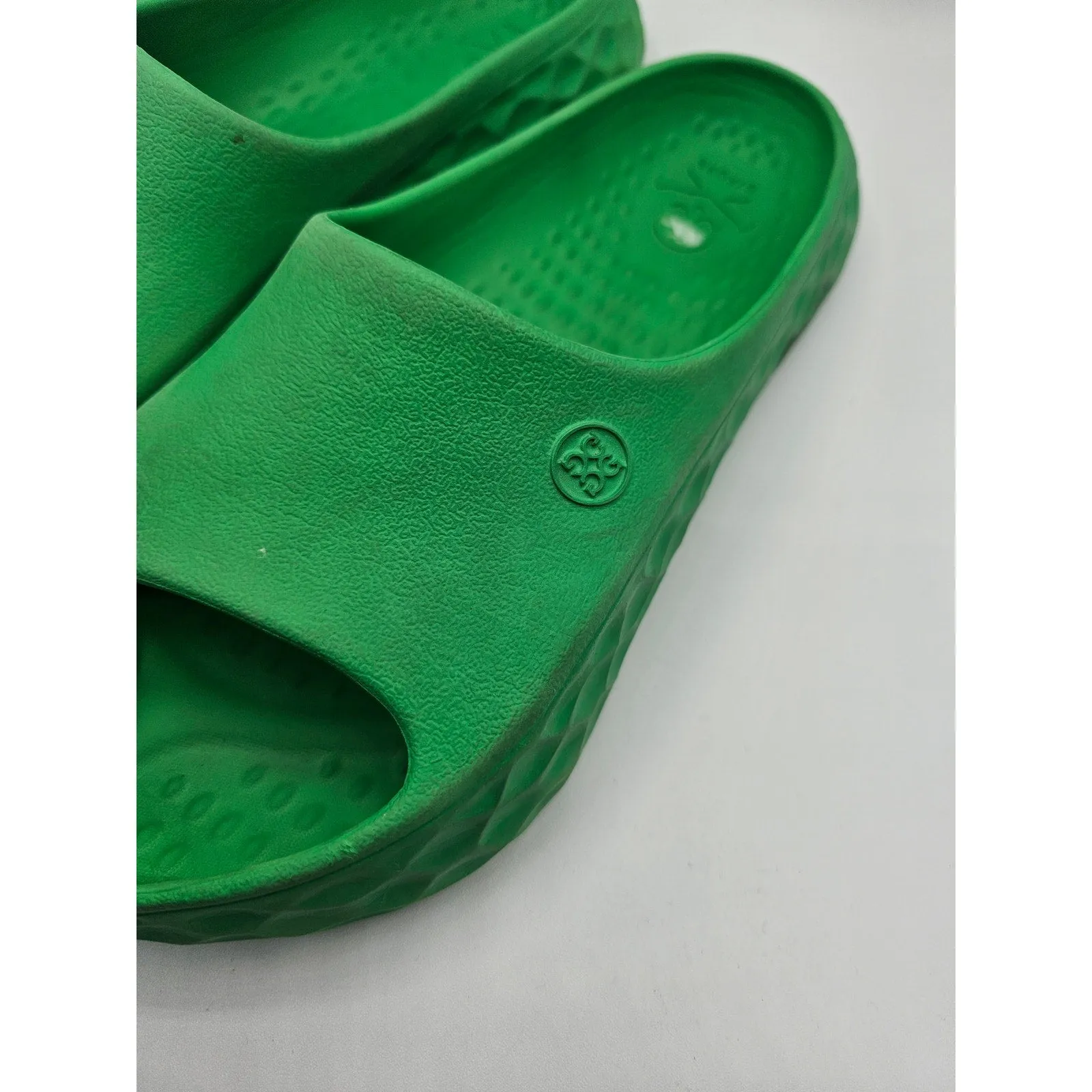 Gforce Mens Sz L Slides Sandals Kelly Green Lightweight Rubber