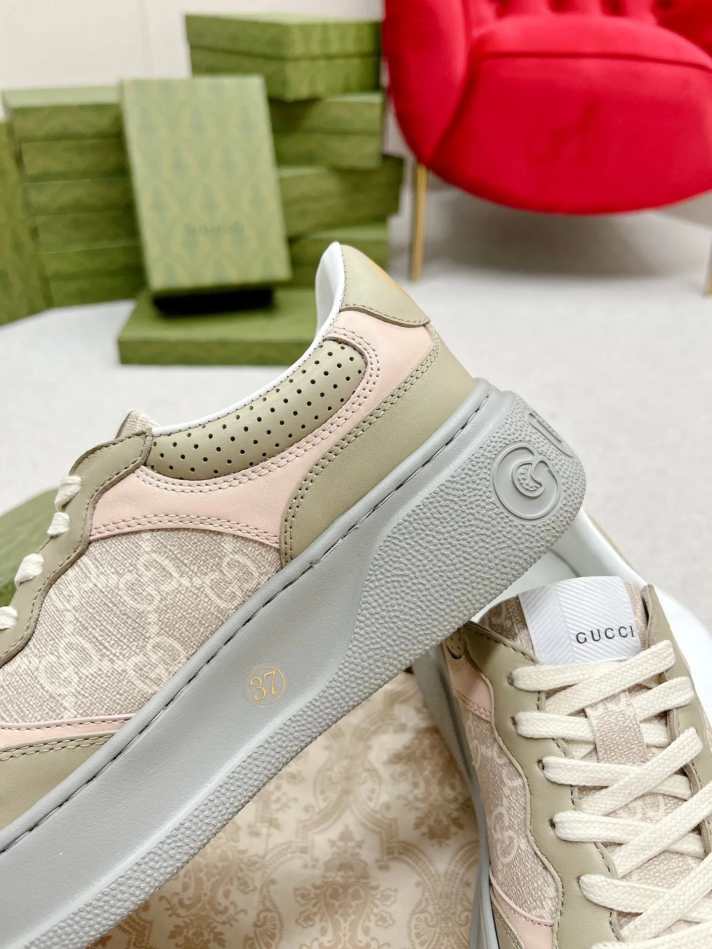 GG TRAINER LIGHT GRAY AND TORTILLA CALFSKIN