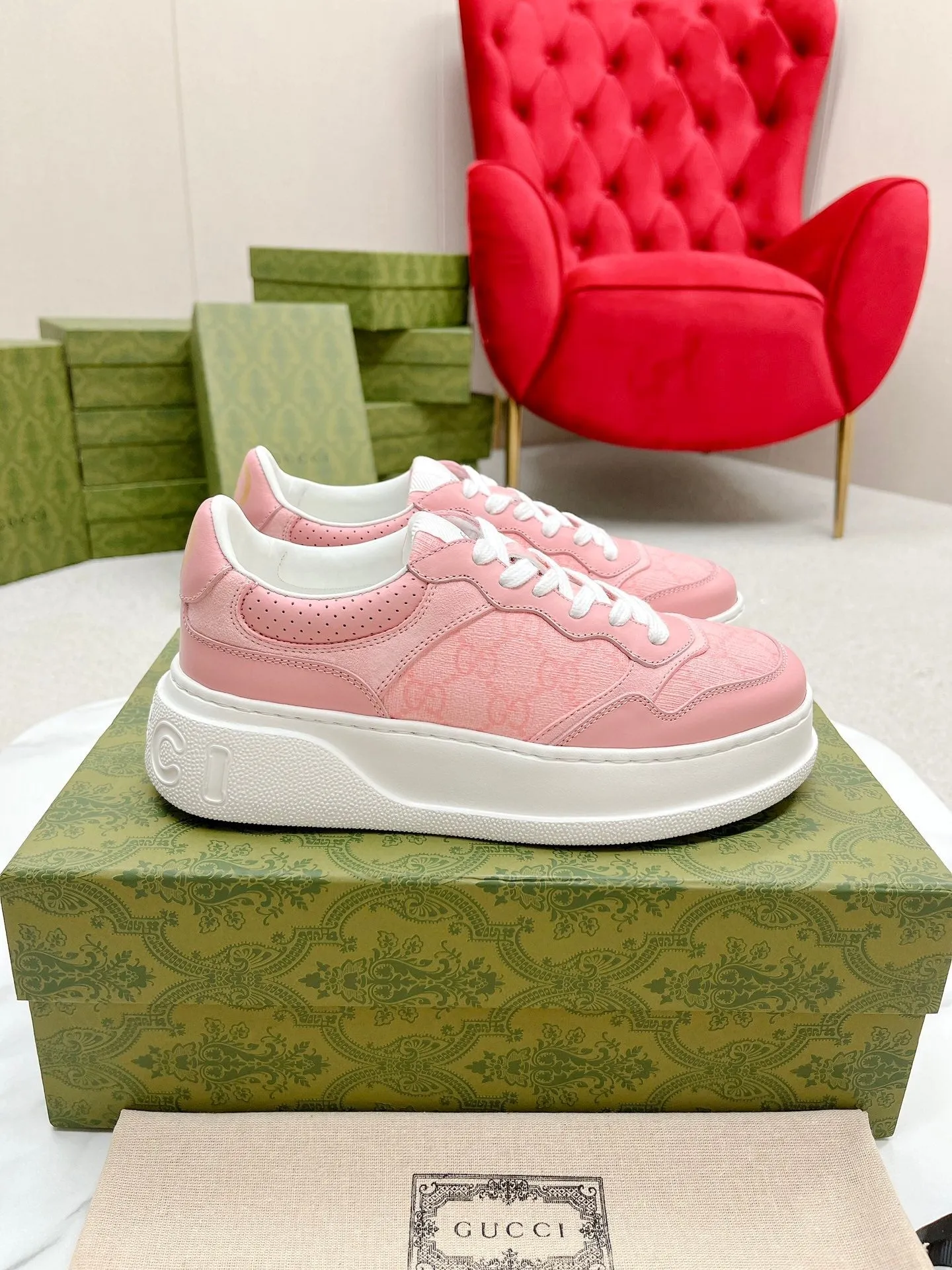 GG TRAINER LIGHT PINK CALFSKIN