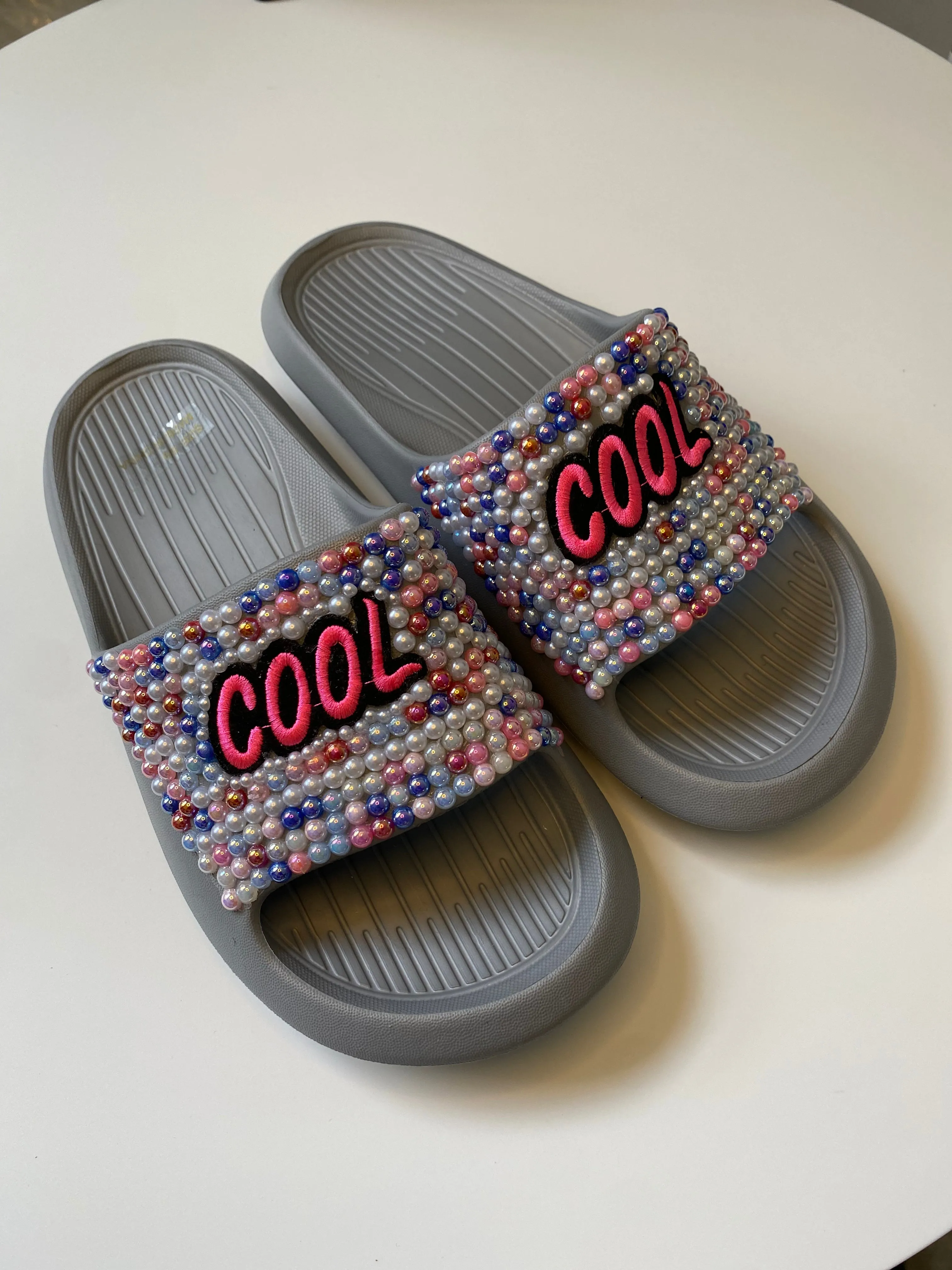 GIRLY COOL PEARL SLIDES