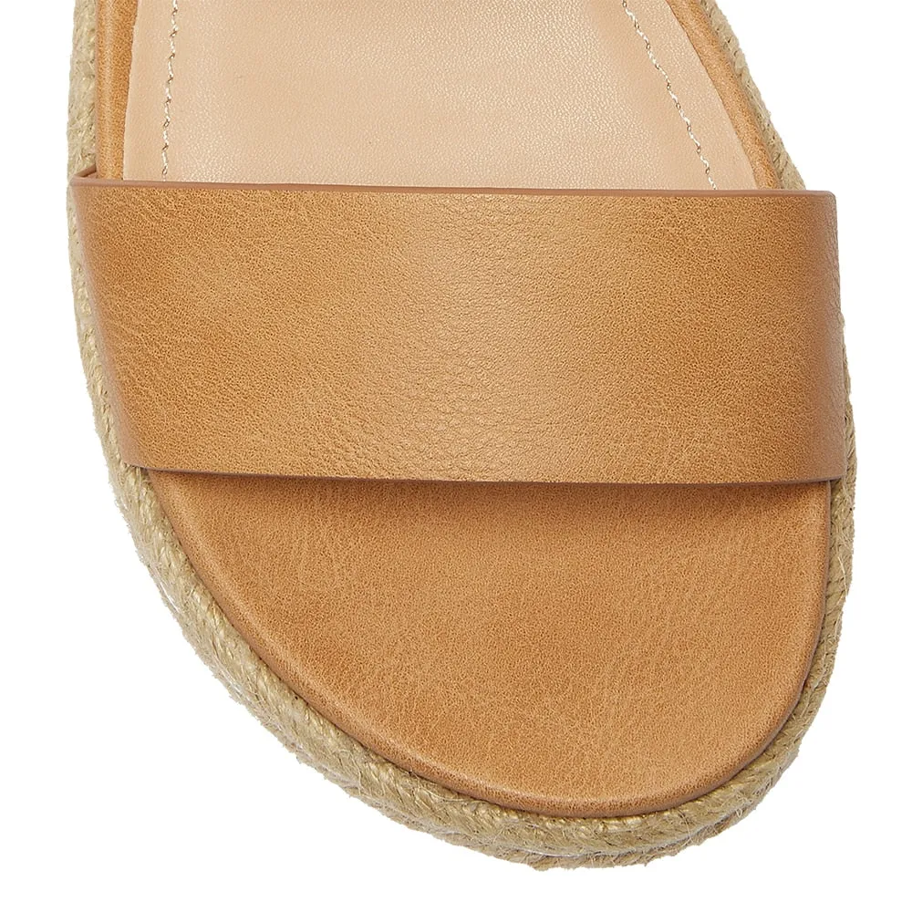 Warner Sandal in Camel Smooth